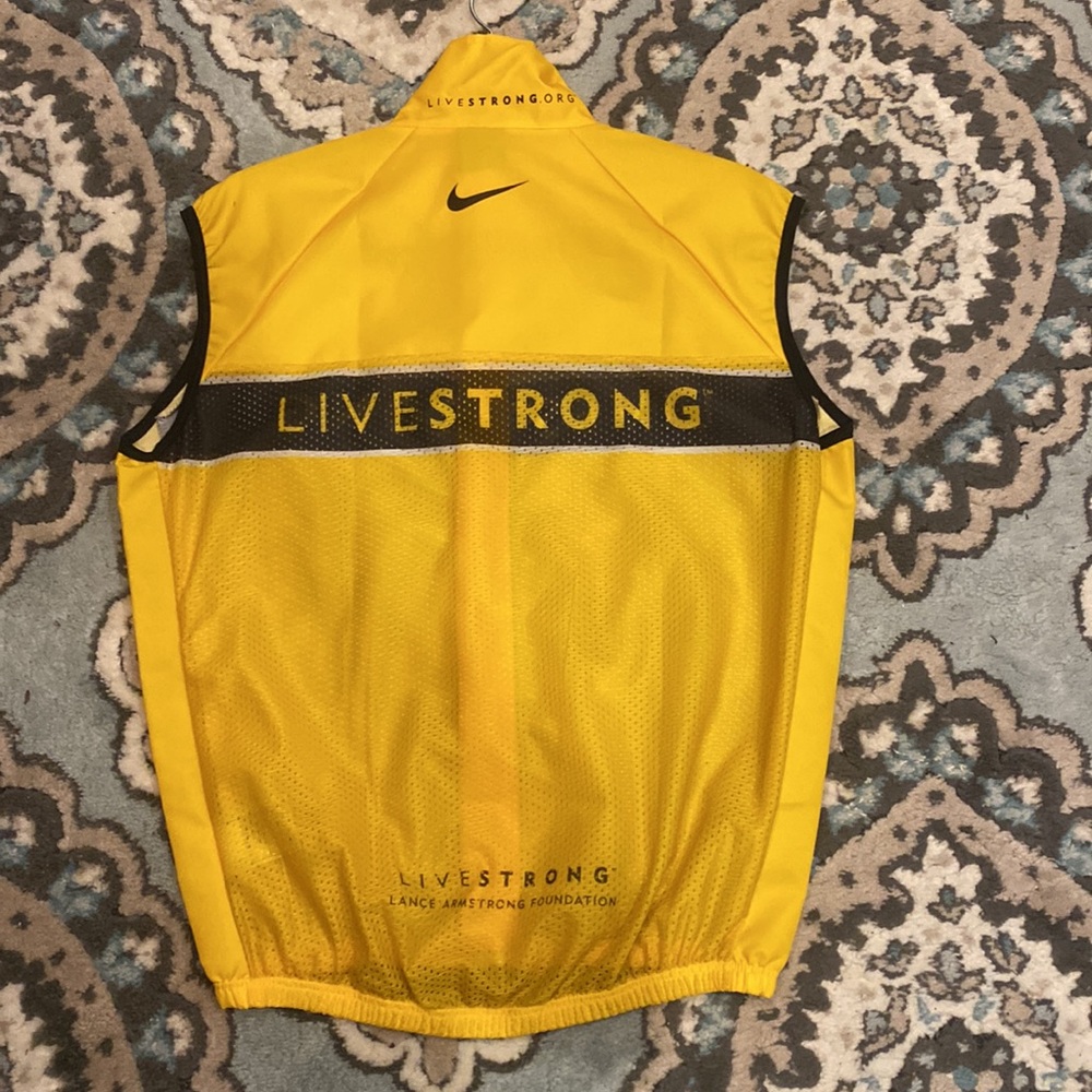Live strong Nikes fast dry Nike biking vest. Yellow black adult small - Picture 3 of 5